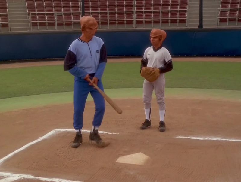 Today l'm going to hit the ball. You just watch