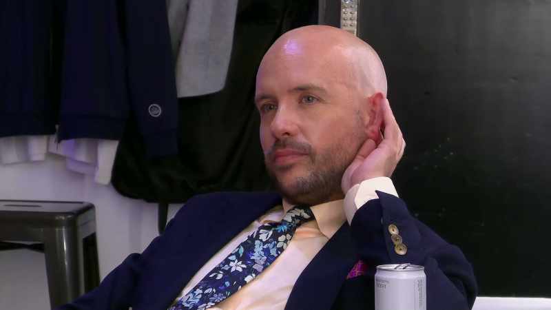 Tom se faisait remarquer par ses tenues extravagantes