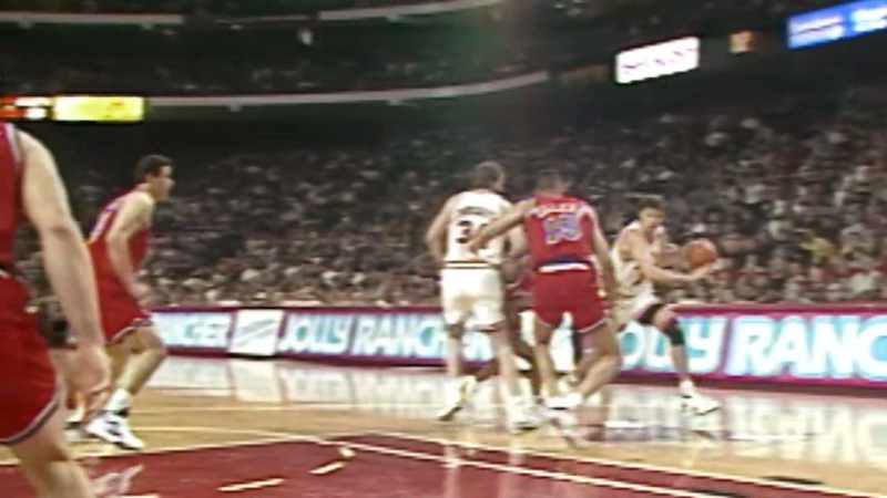 Toni Kukoc makes the move on the baseline