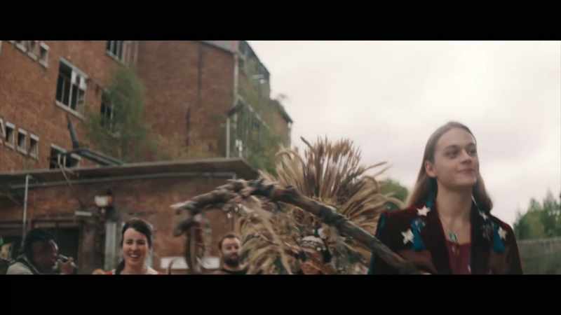 TRILLING, CHEERING AND CLAPPING