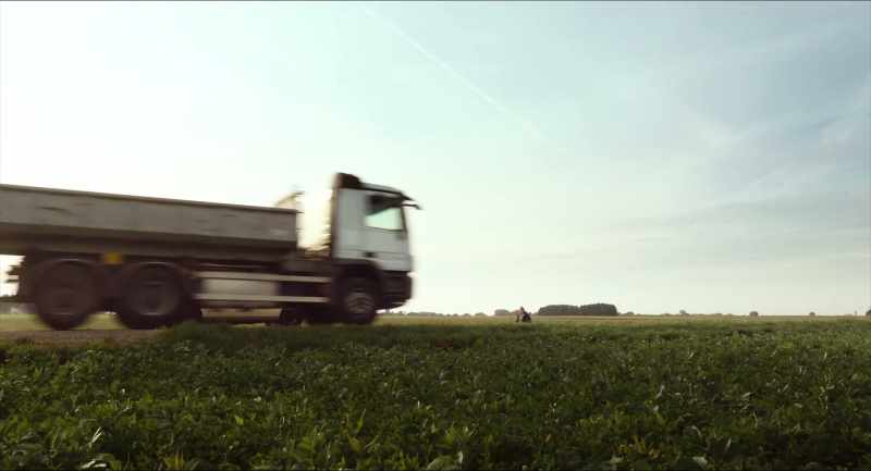 (truck horn)