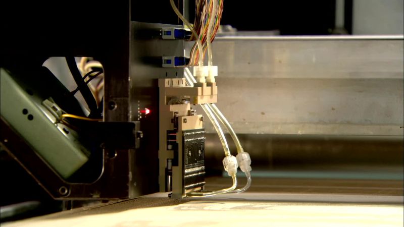 TUBES CARRY A BINDING SUBSTANCE TO THE MACHINE'S PRINTHEAD