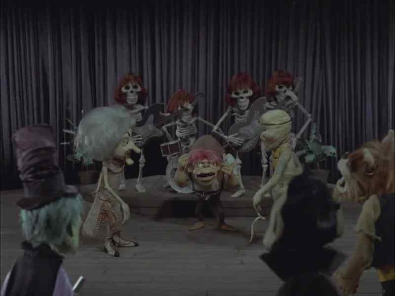 �� Turns till he's wound up tight ♪