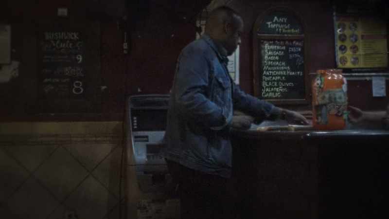 Two cheese pizzas, please. - Two cheese? Okay, ten minutes