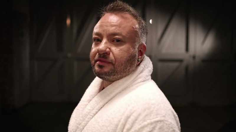 Two transgender men come together to share their experiences