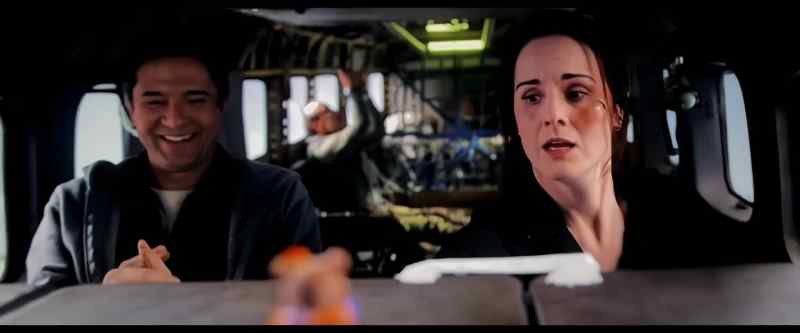 Uh, sir, there's a leak. -What? what?