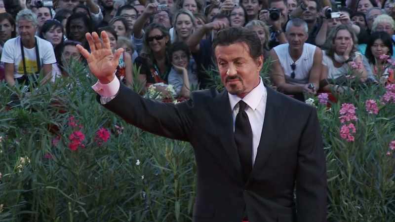 Um e-mail entre Randall e a equipe de Sylvester Stallone