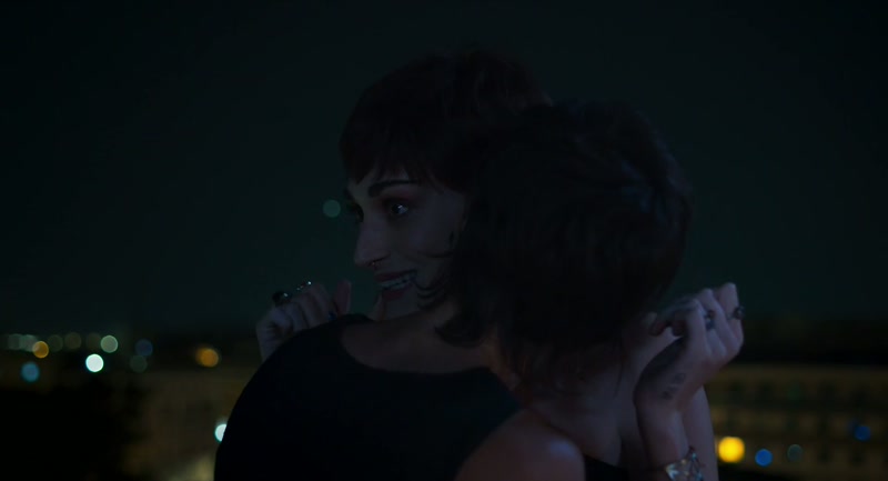 Un beso, un pico y un pico