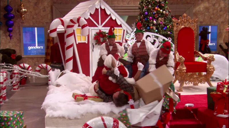 Uncle Andy, Daddy's fighting with Santa!