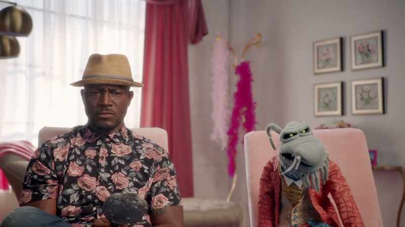 UNCLE DEADLY: Hmm. -(MISS PIGGY SCREAMS)