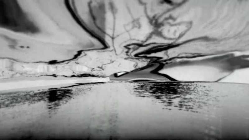 (uneasy music)