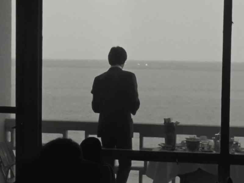 �� Up in the morning Out to the sun ♪