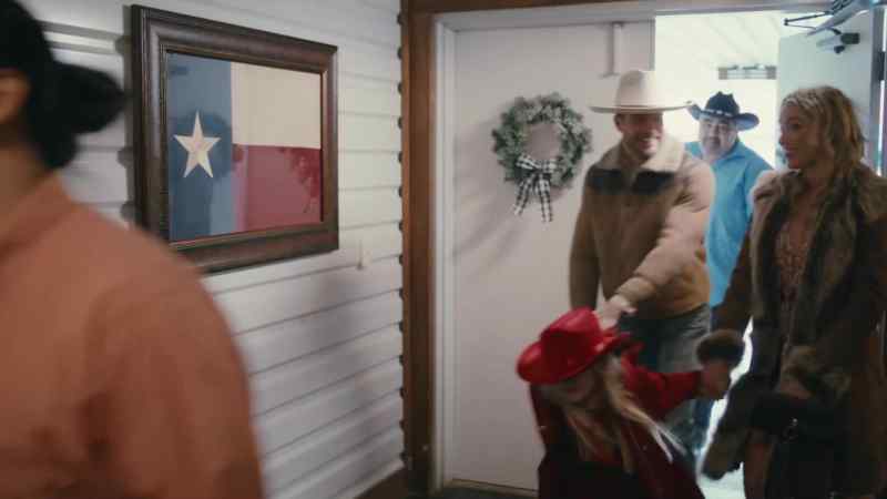 �� Up on a housetop reindeer pause ♪
