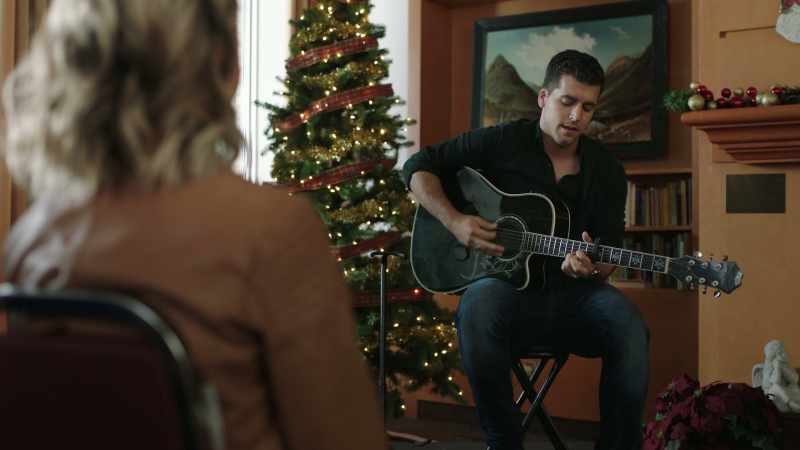 �� Up on the housetop reindeerpause ♪