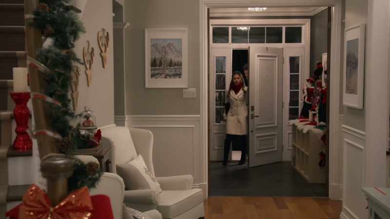 �� Up on the housetop, the reindeer pause ♪
