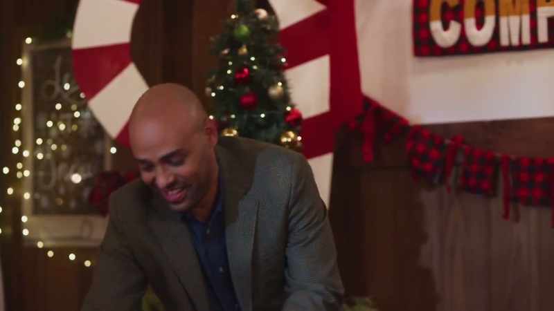 �� [upbeat christmas music] ♪