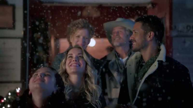 (upbeat christmas music)