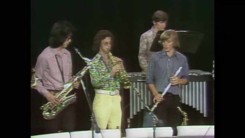 �� (UPBEAT JAZZ MUSIC PLAYS) ♪