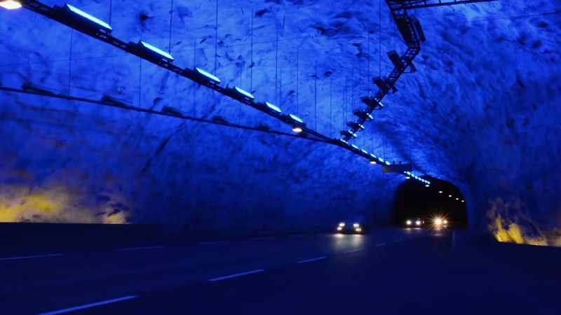 Using this creative blue and yellow lighting