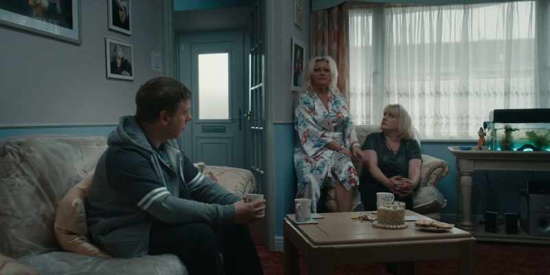 (UTENSILS CLATTERING)