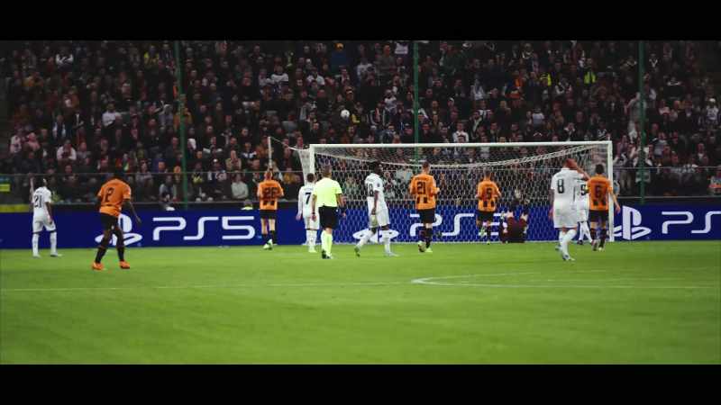 Valverde, he's sizing up the shot