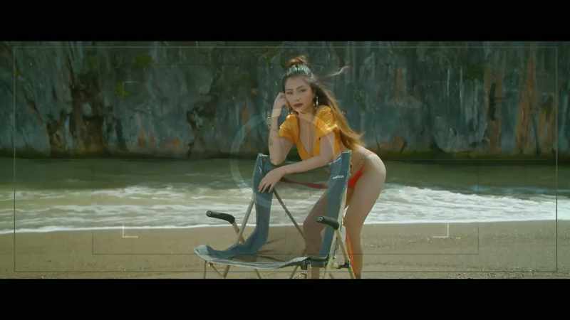 Vi, hold that pose
