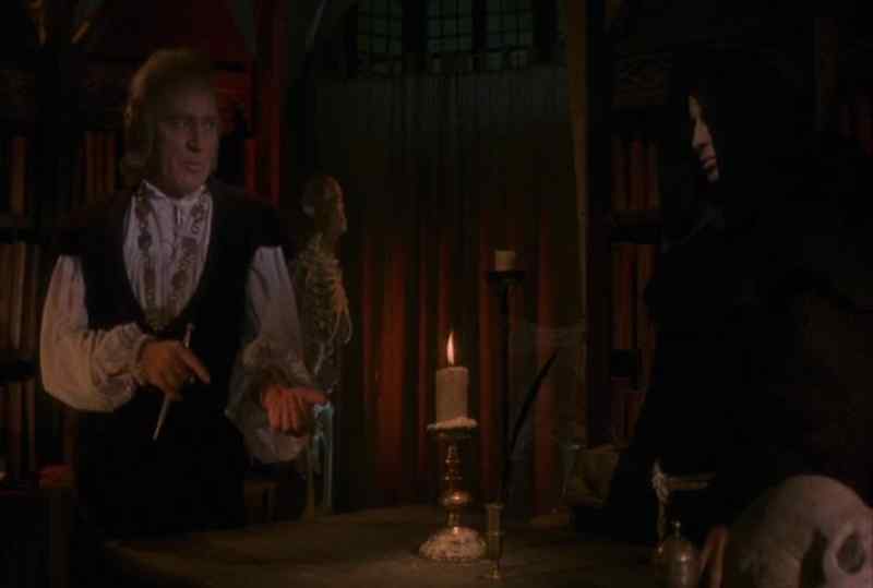 View here the blood that trickles from mine arm