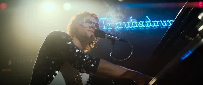 �� When rock was young ♪ ♪ Me and Suzie had ♪ ♪ So much fun ♪ ♪ Holdin' hands ♪ ♪ And skimmin' stones ♪