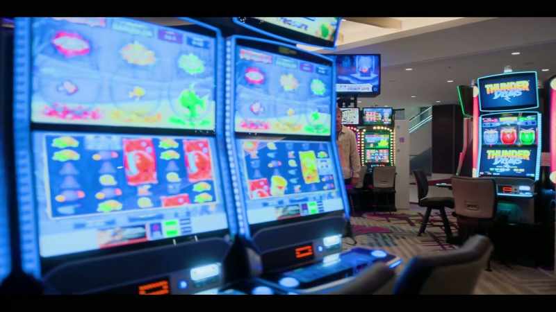 [voice from machine] Spin to win, and win to spin!
