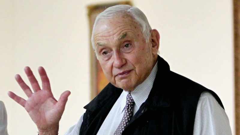 Volscho: LESLIE WEXNER IS A RETAILING TYCOON