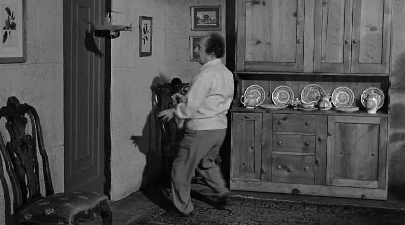 Wait a minute, I've got to open the door