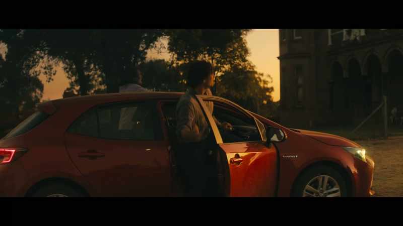 Wait. - [car door beeps]