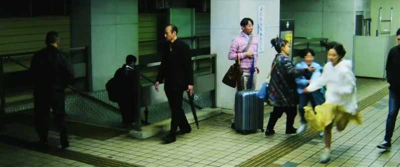 Wait! - Four children on the platform!