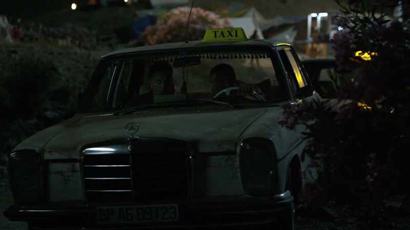 Wait here for one minute, then drive directly to Istanbul