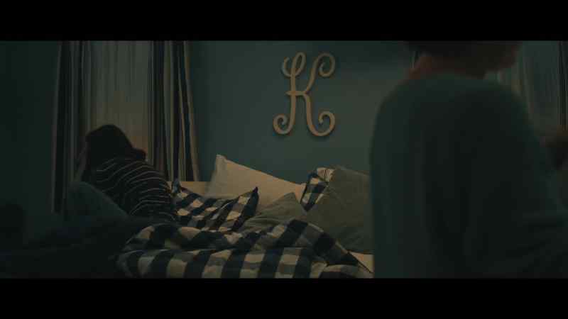 Wait, Jo! - [Josephine] What?