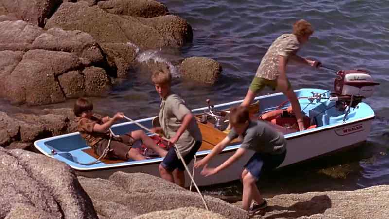 Wait up, guys! - Come on!