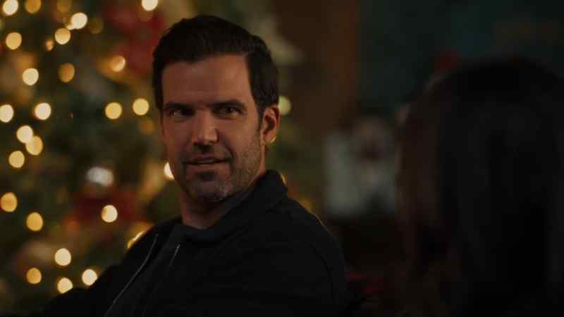 Wait? You think I'm the world's best Santa trainer?