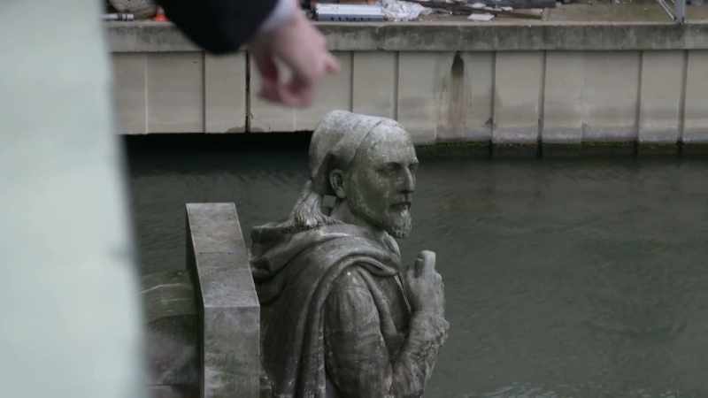 Walesh: So this is a statue, and it's known as zouave