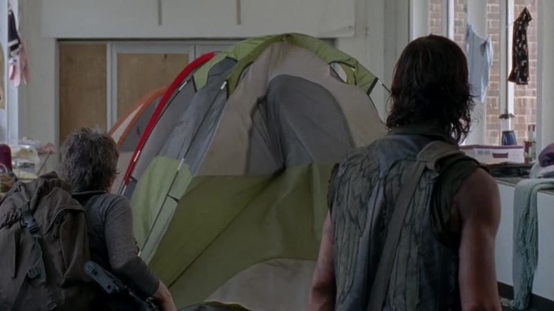 ( walkers snarling )