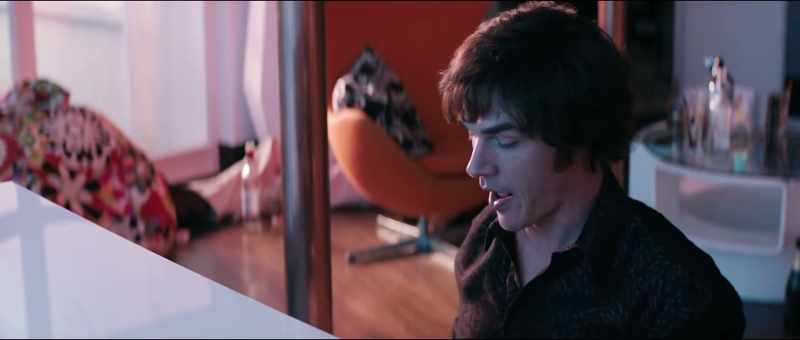 Wanna hear something? -(PLAYING PIANO)