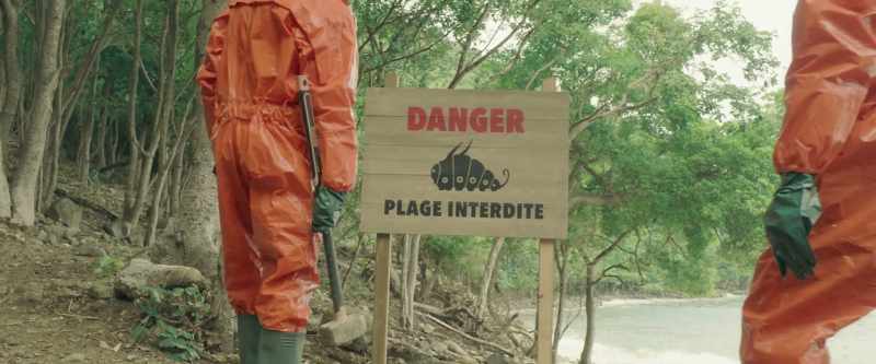 WARNING FORBIDDEN BEACH