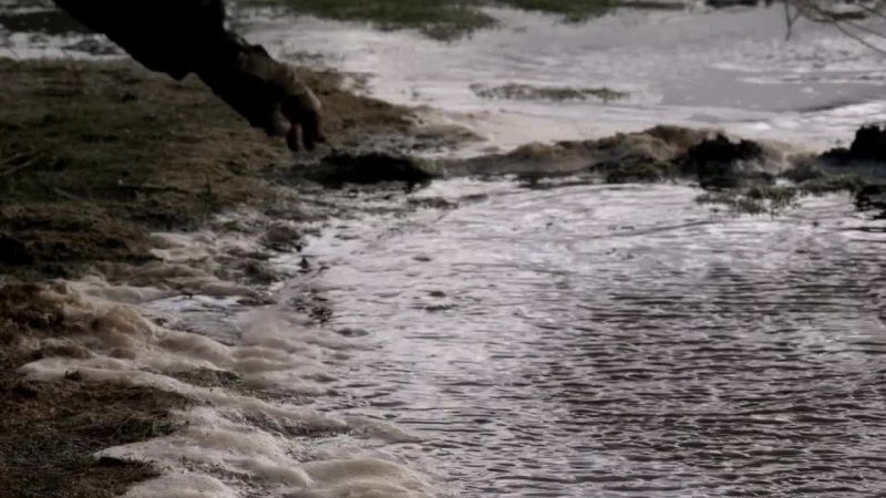Water! Help! Help me! Water