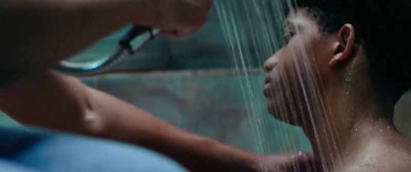 (water splashing)