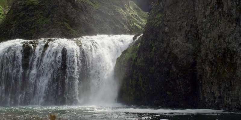 (water splashing)