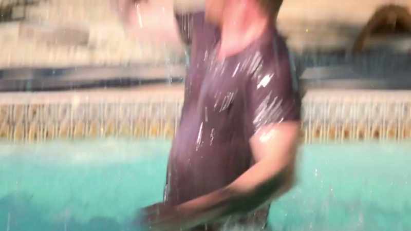 (water splashing)
