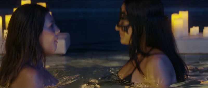 (water splashing)