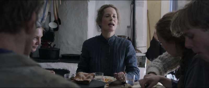 We don't gossip while we eat. - Good thing there's time between meals