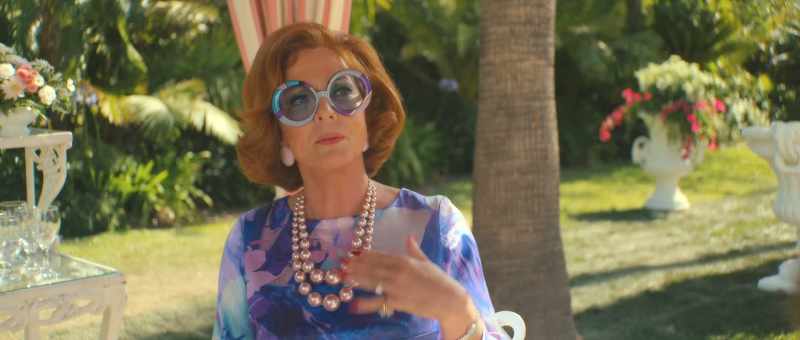 We don't know you. - I'm Maxine Simmons. Charmed
