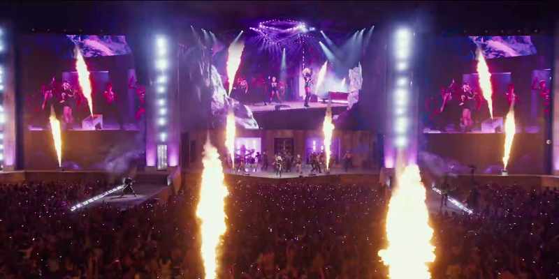 �� We got a stupid love, love ♪