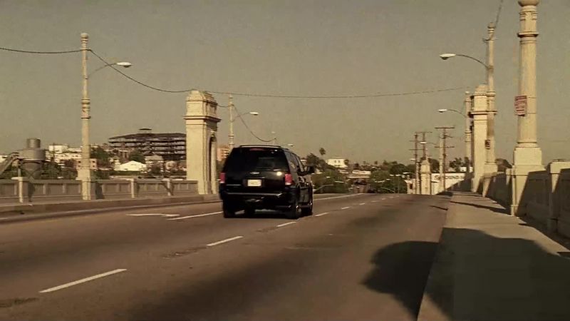 We got him pinned on Chamberlain. - Keep him there. We're two blocks away